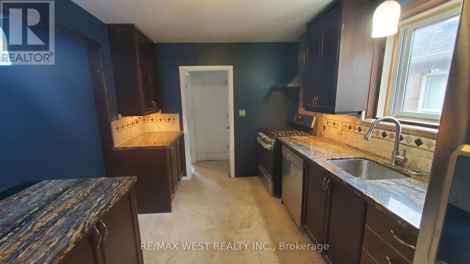 MAIN - 135 ELLINS AVENUE - Photo 3 of 8, Toronto (Rockcliffe-Smythe), Ontario