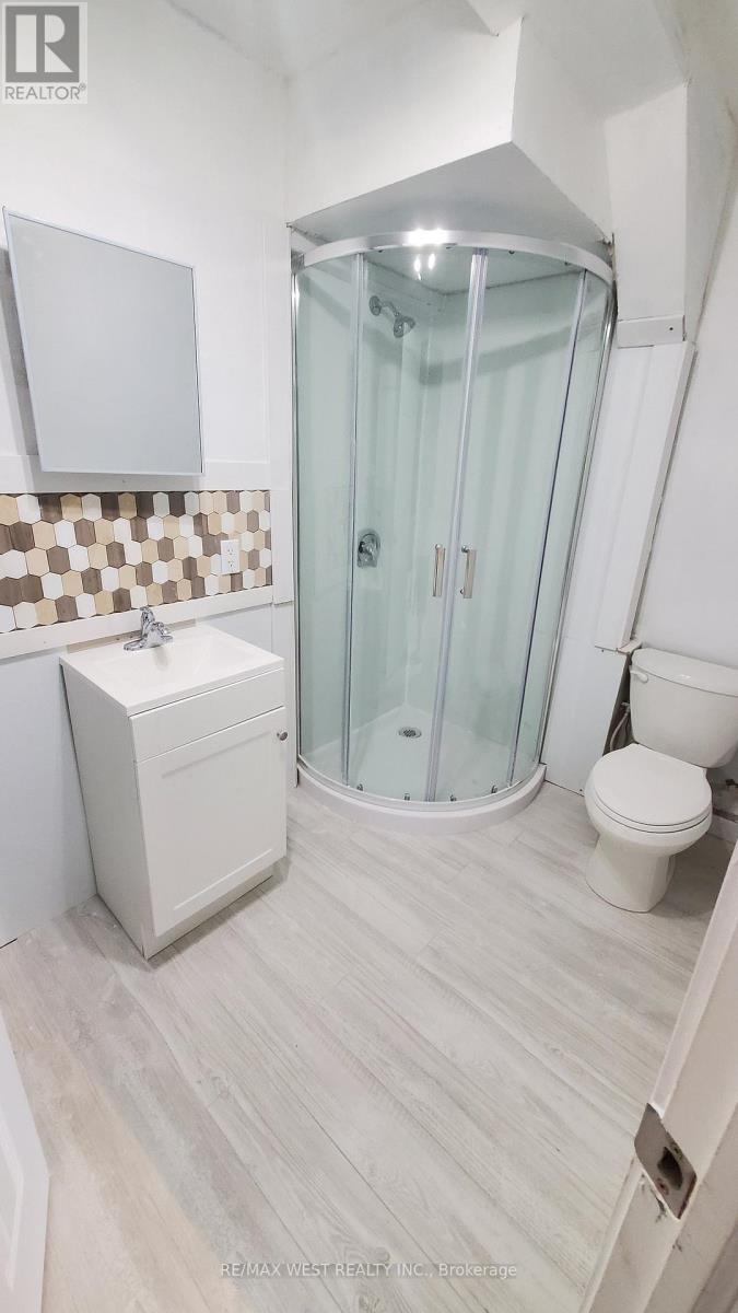 MAIN - 135 ELLINS AVENUE - Photo 5 of 8, Toronto (Rockcliffe-Smythe), Ontario