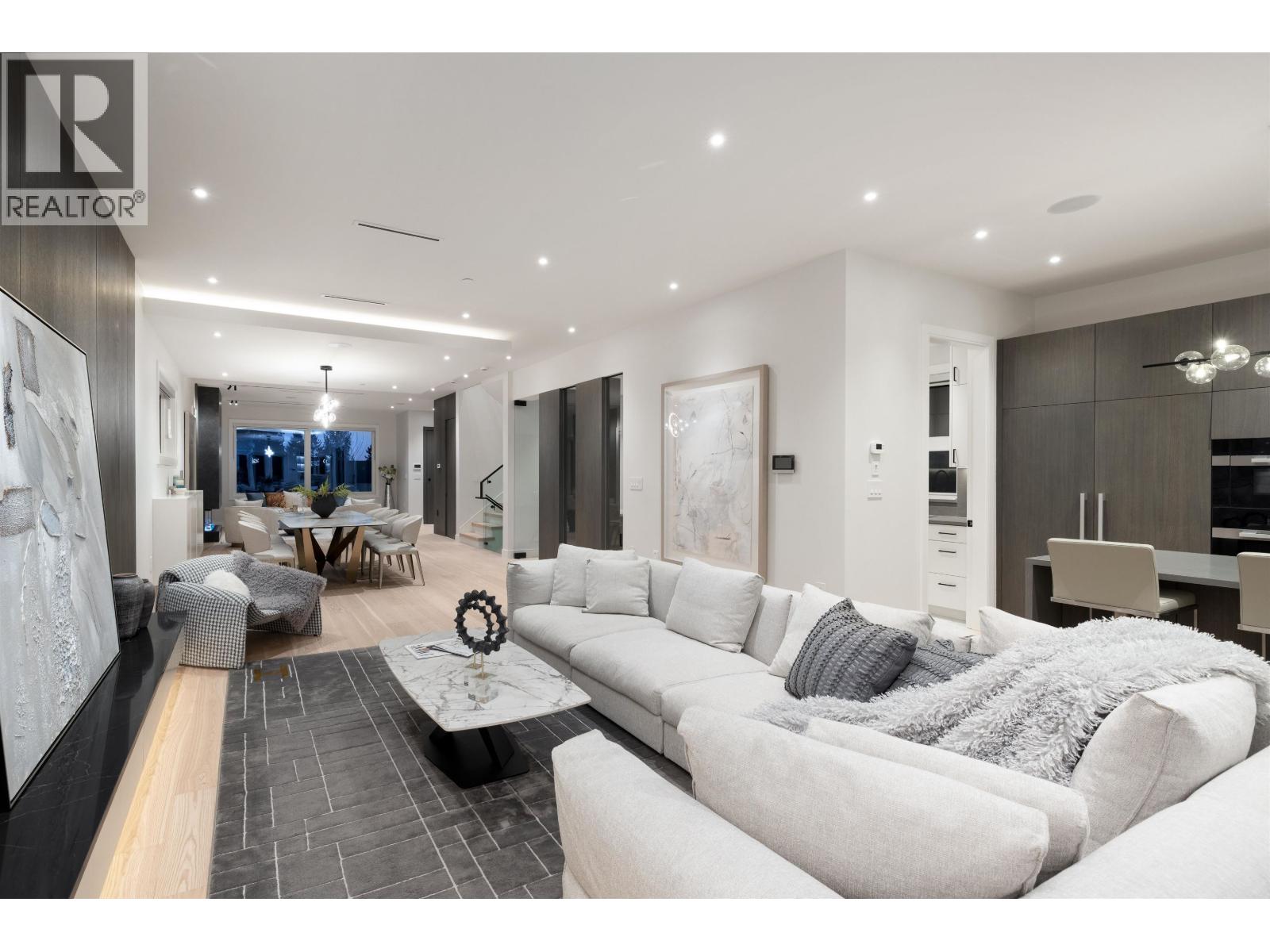 838 E 14TH STREET, North Vancouver