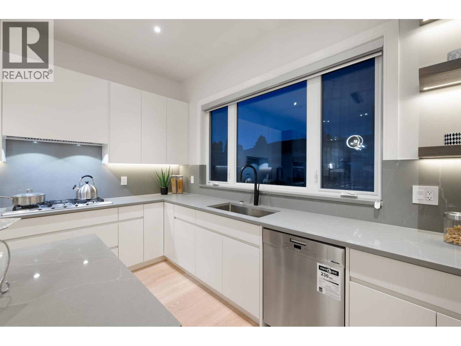 838 E 14TH STREET, North Vancouver