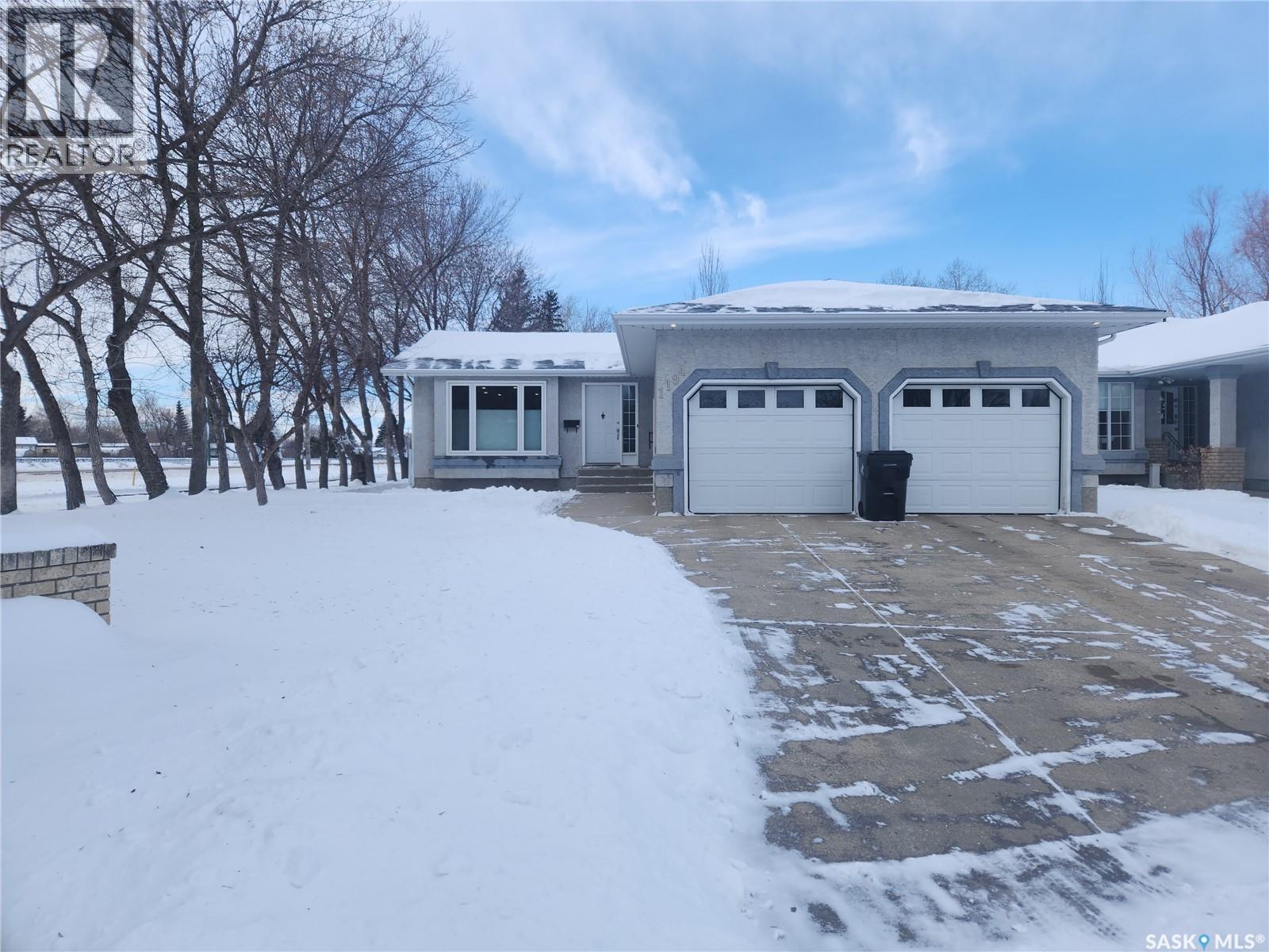 1194 Veterans BAY - Photo 2 of 50, Estevan, Saskatchewan