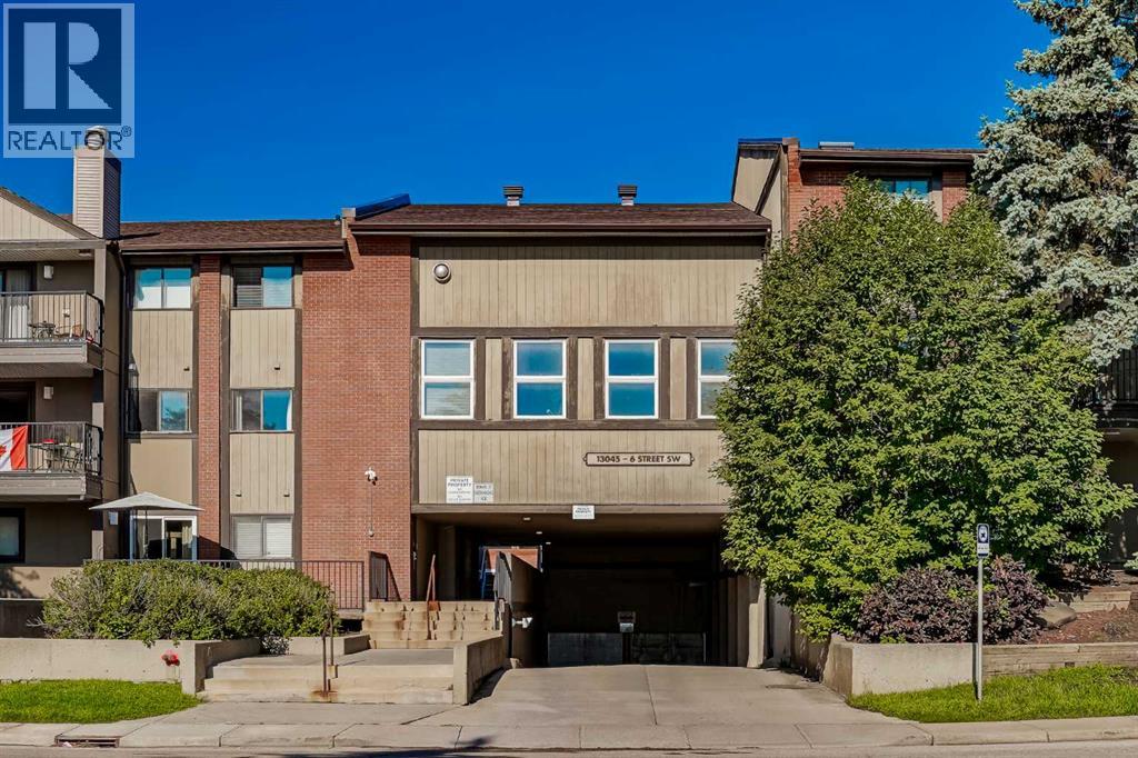 Single Family House for Sale in    Street SW Canyon Meadows Calgary 