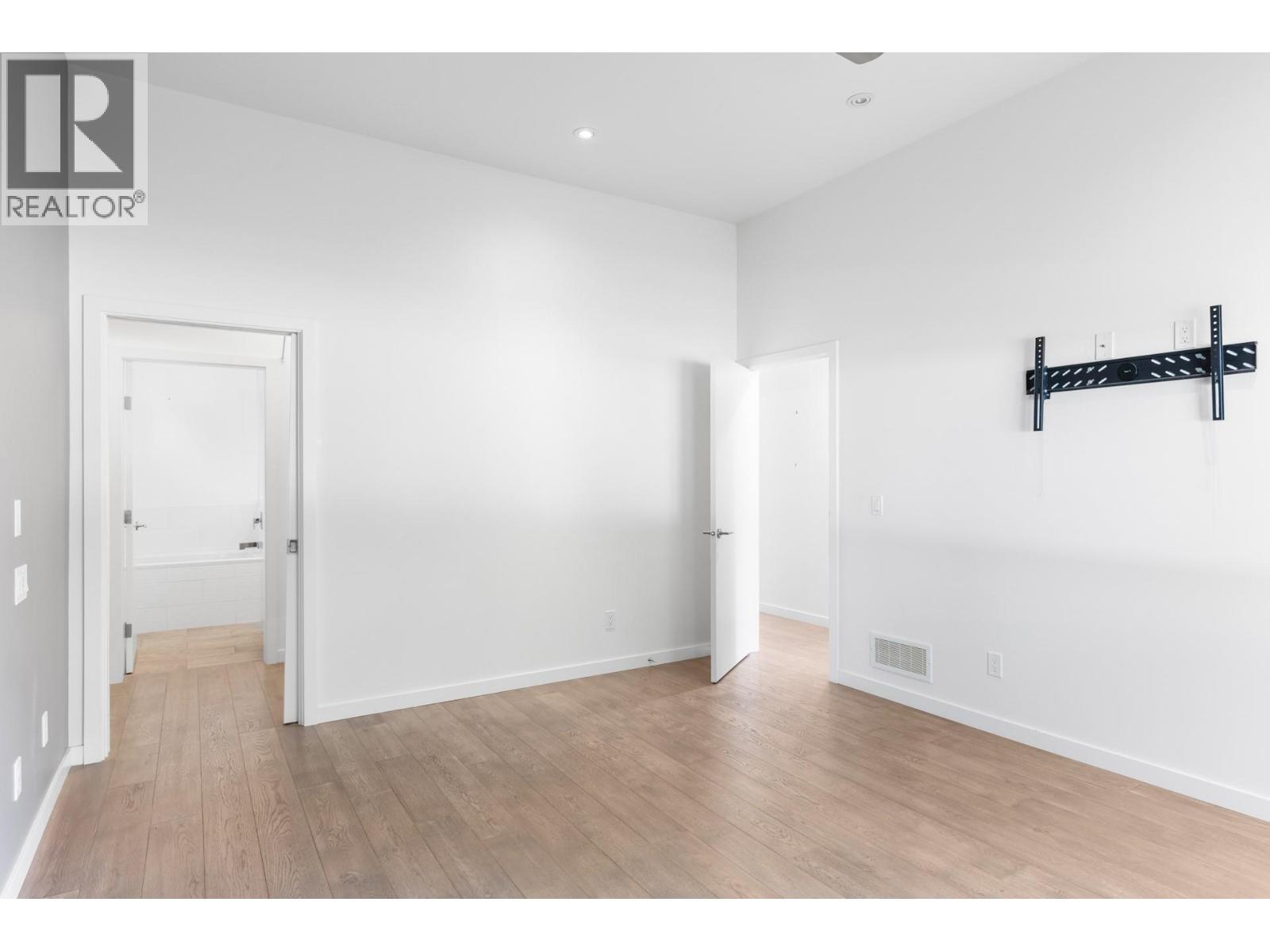  443 Christleton Avenue, Kelowna