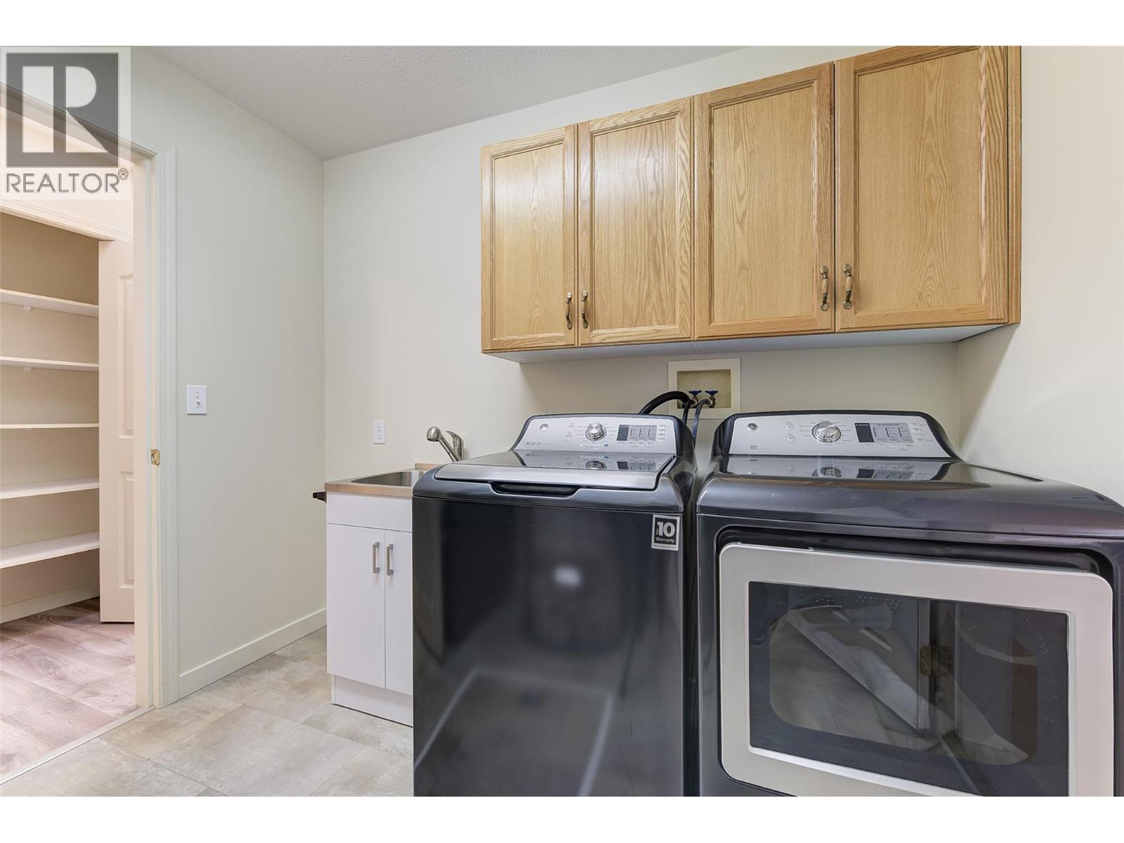 203 595 Yates Road, Kelowna