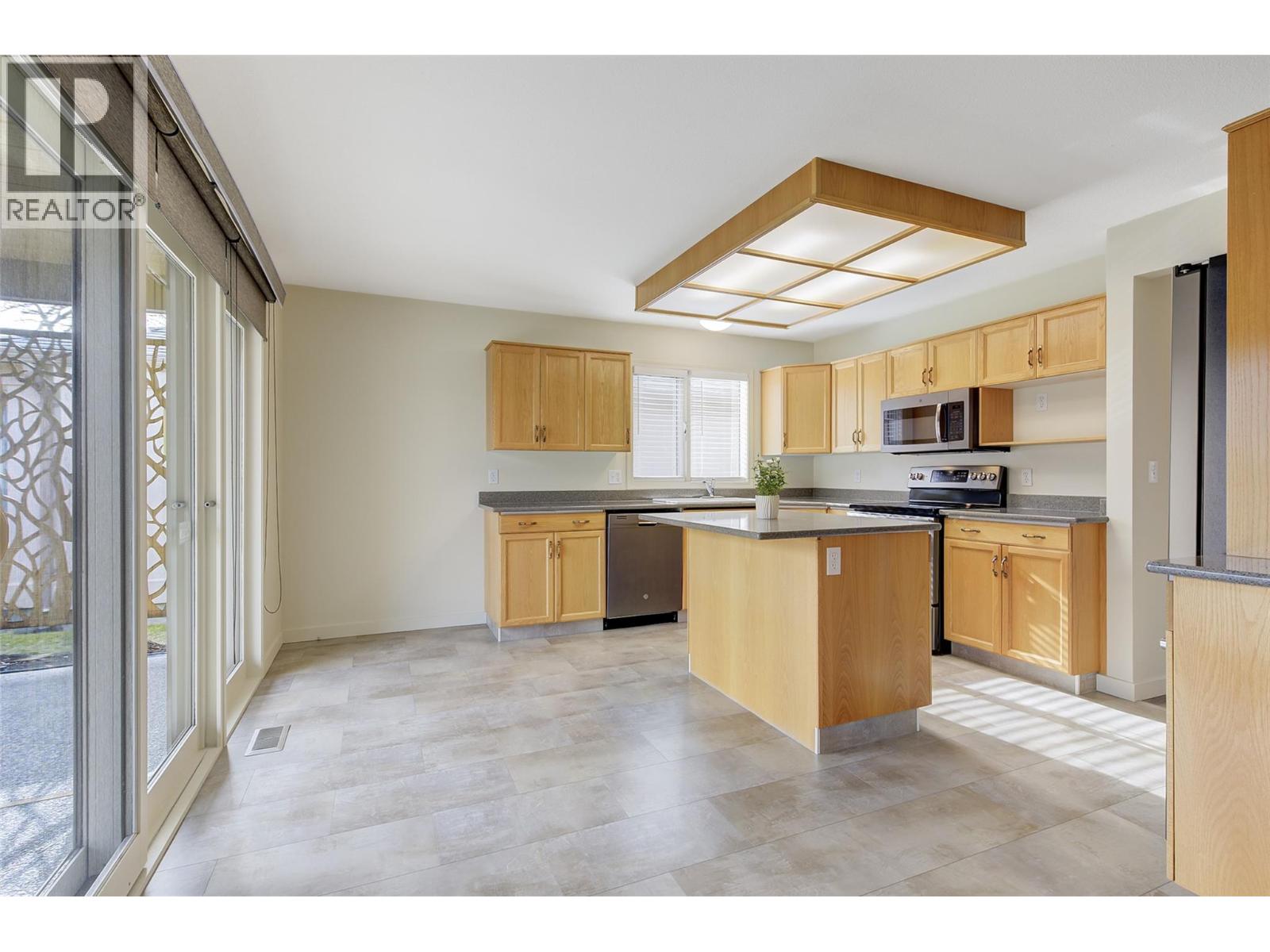 203 595 Yates Road, Kelowna