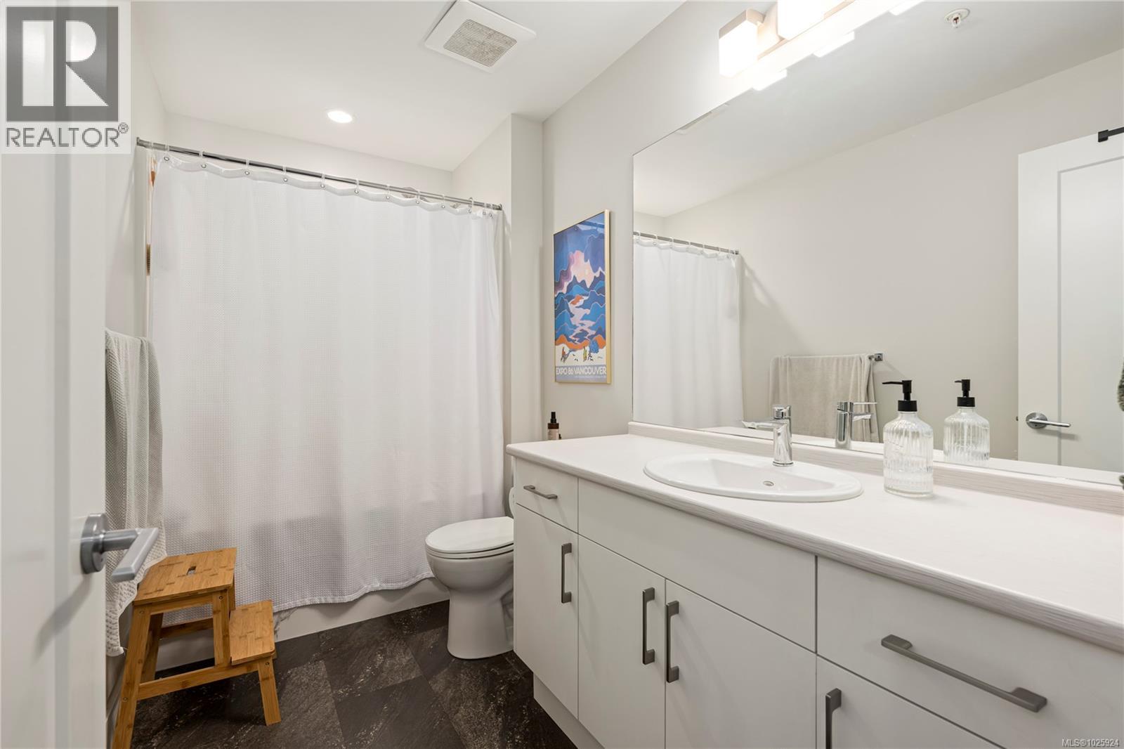 305 6540 Metral Dr, Nanaimo