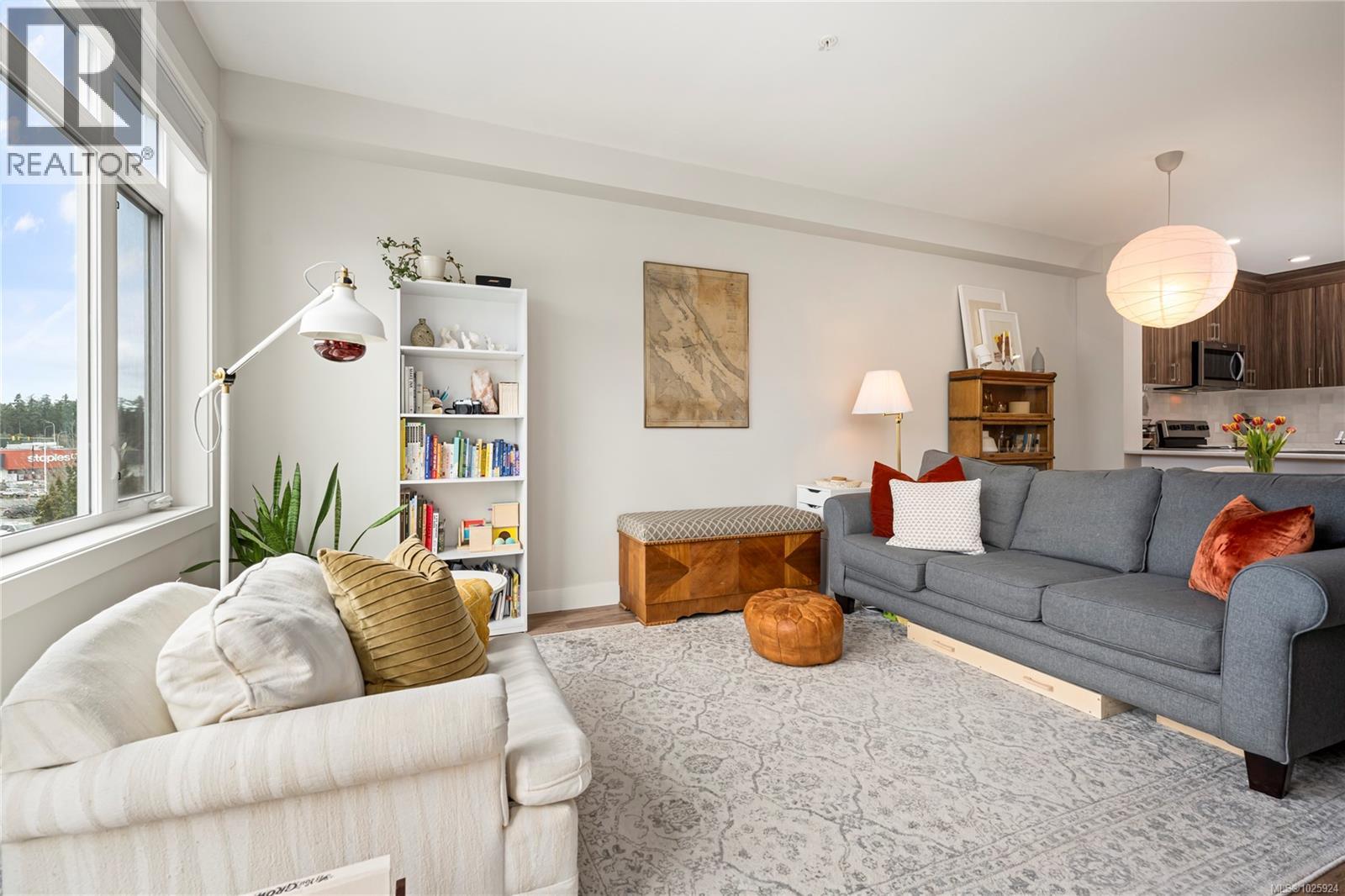 305 6540 Metral Dr, Nanaimo