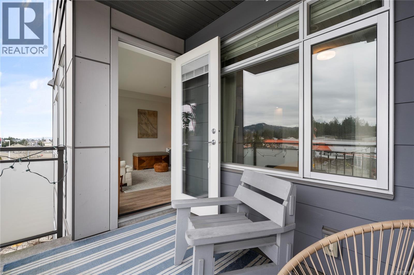 305 6540 Metral Dr, Nanaimo