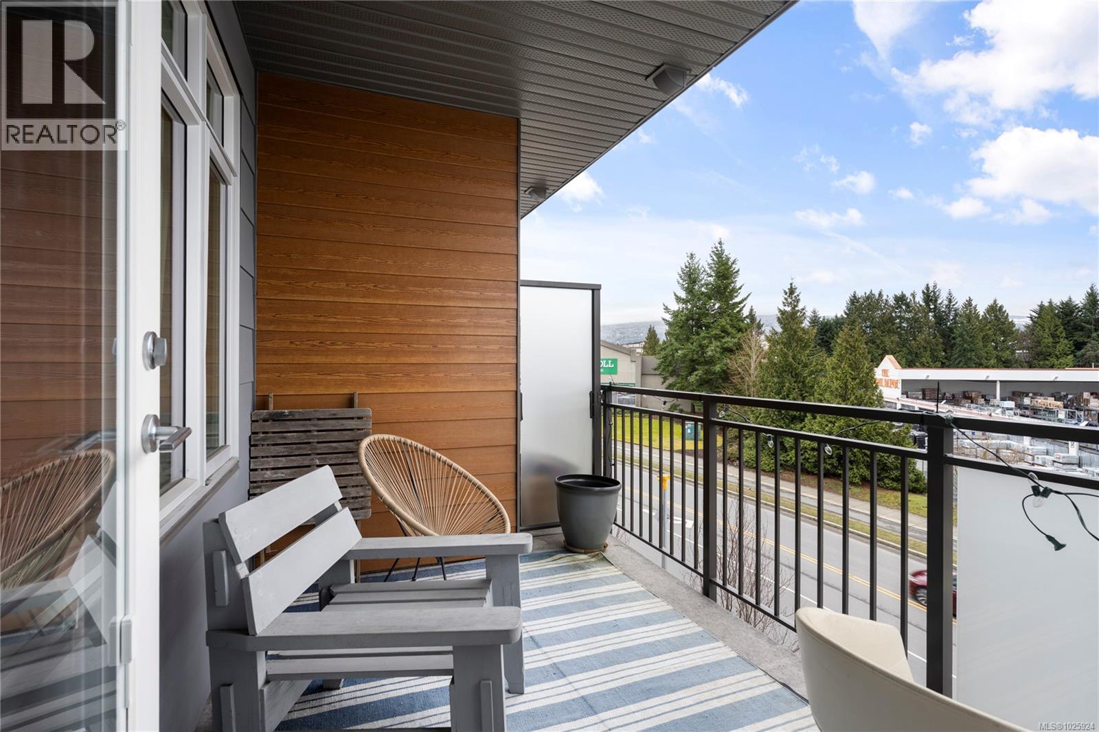 305 6540 Metral Dr, Nanaimo