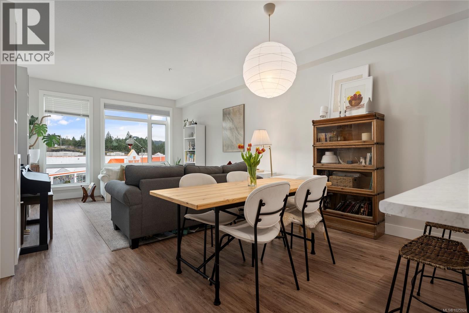 305 6540 Metral Dr, Nanaimo