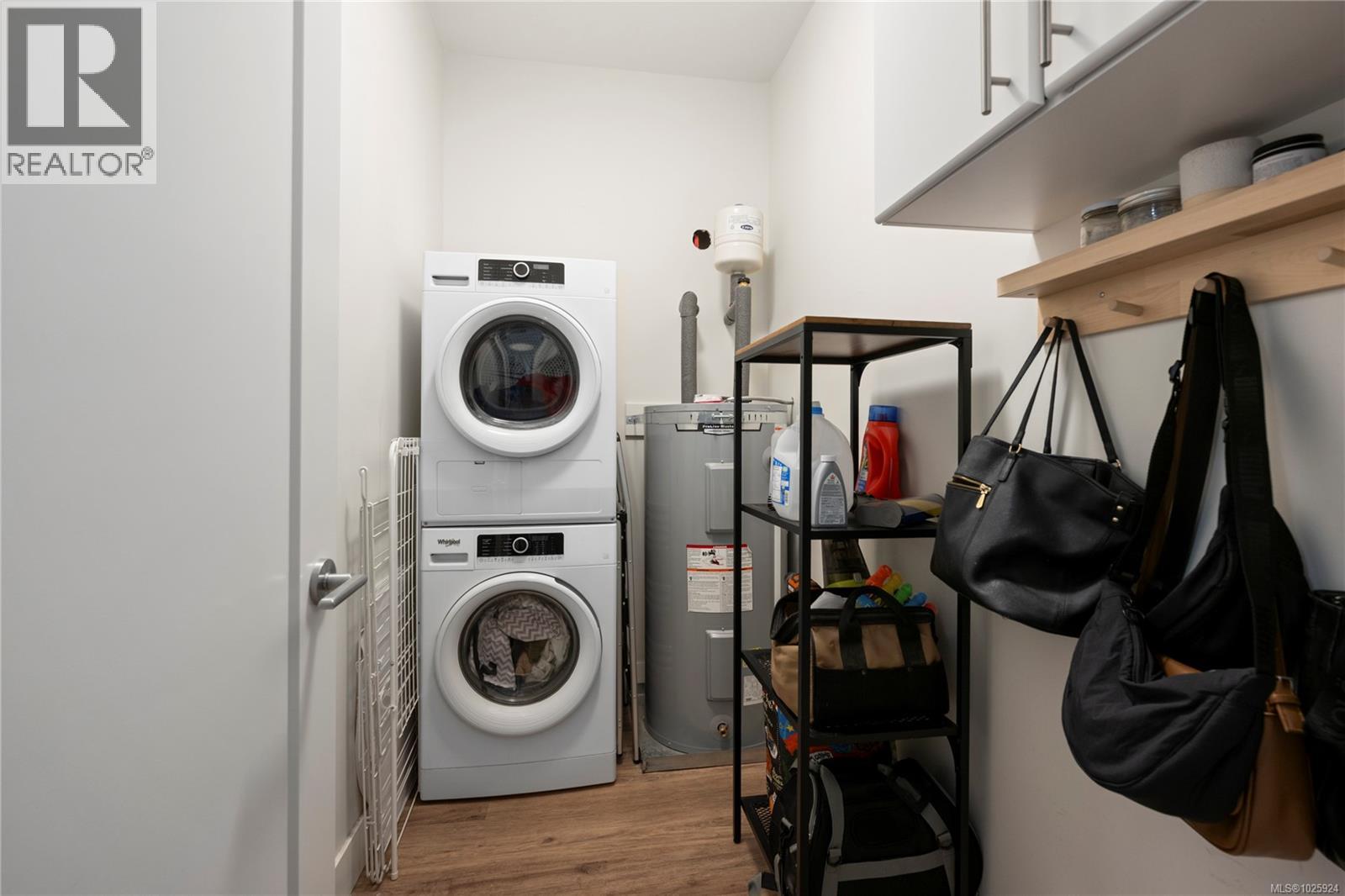 305 6540 Metral Dr, Nanaimo