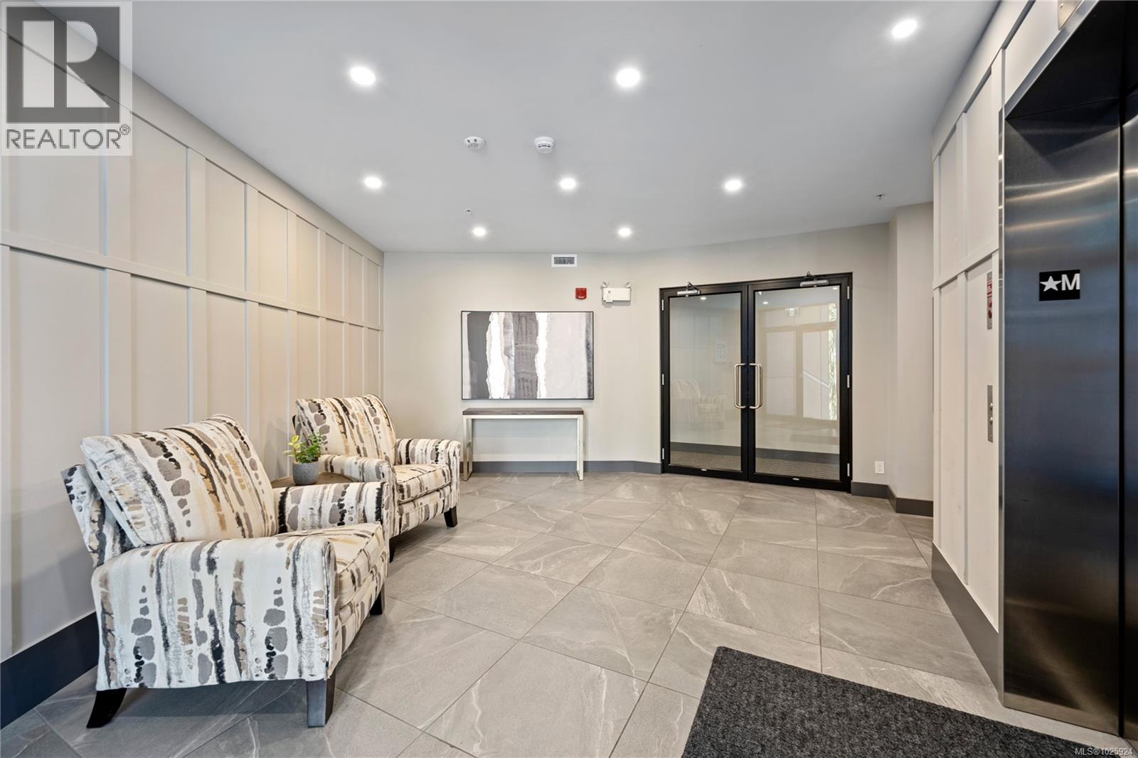 305 6540 Metral Dr, Nanaimo