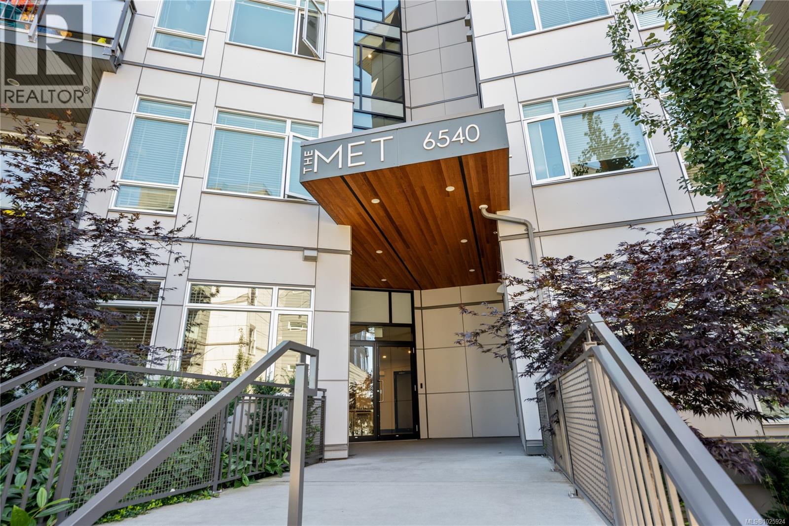 305 6540 Metral Dr, Nanaimo