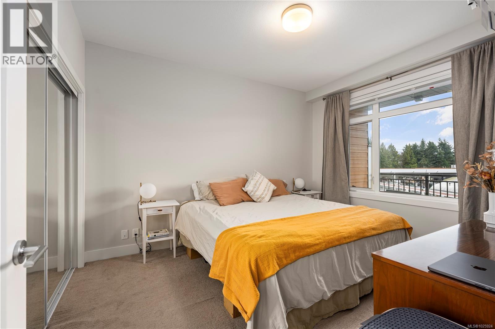 305 6540 Metral Dr, Nanaimo