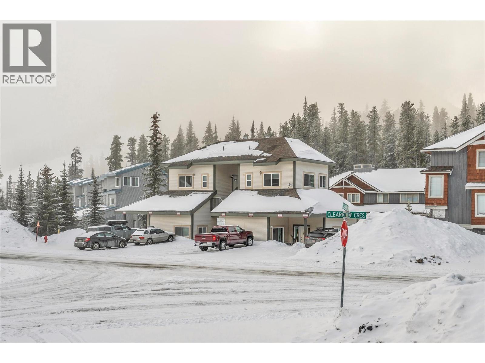 156 Clearview Crescent Unit# 101, Apex Mountain