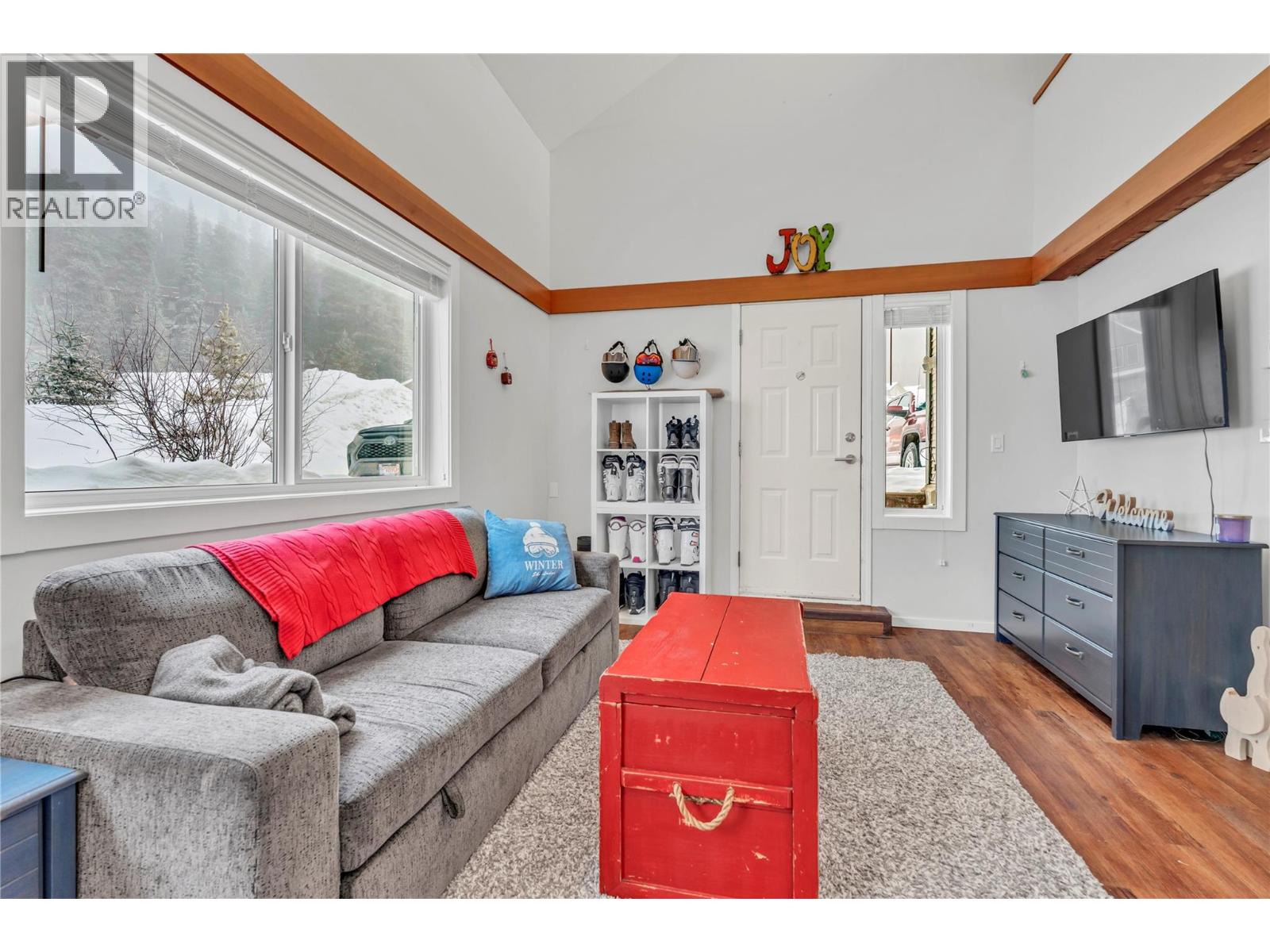 156 Clearview Crescent Unit# 101, Apex Mountain