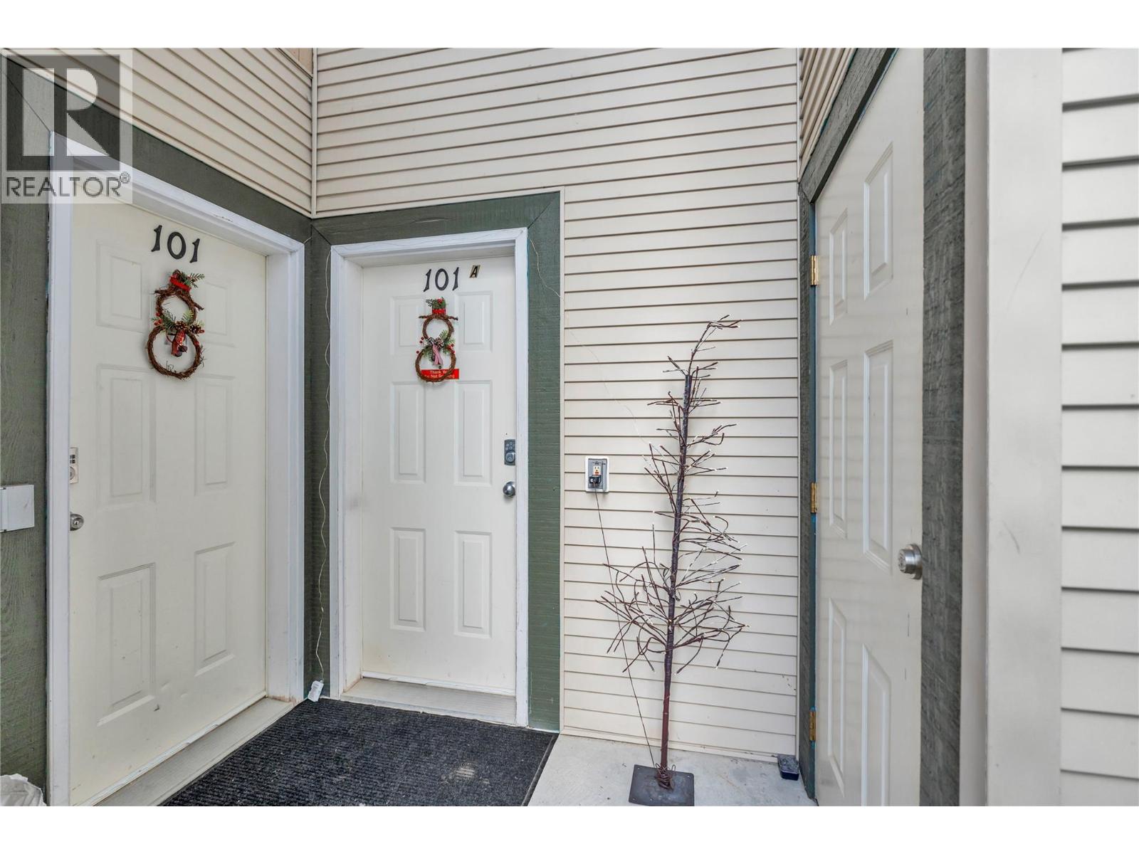 156 Clearview Crescent Unit# 101, Apex Mountain
