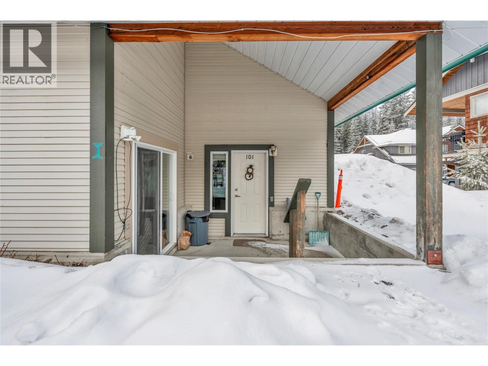 156 Clearview Crescent Unit# 101, Apex Mountain