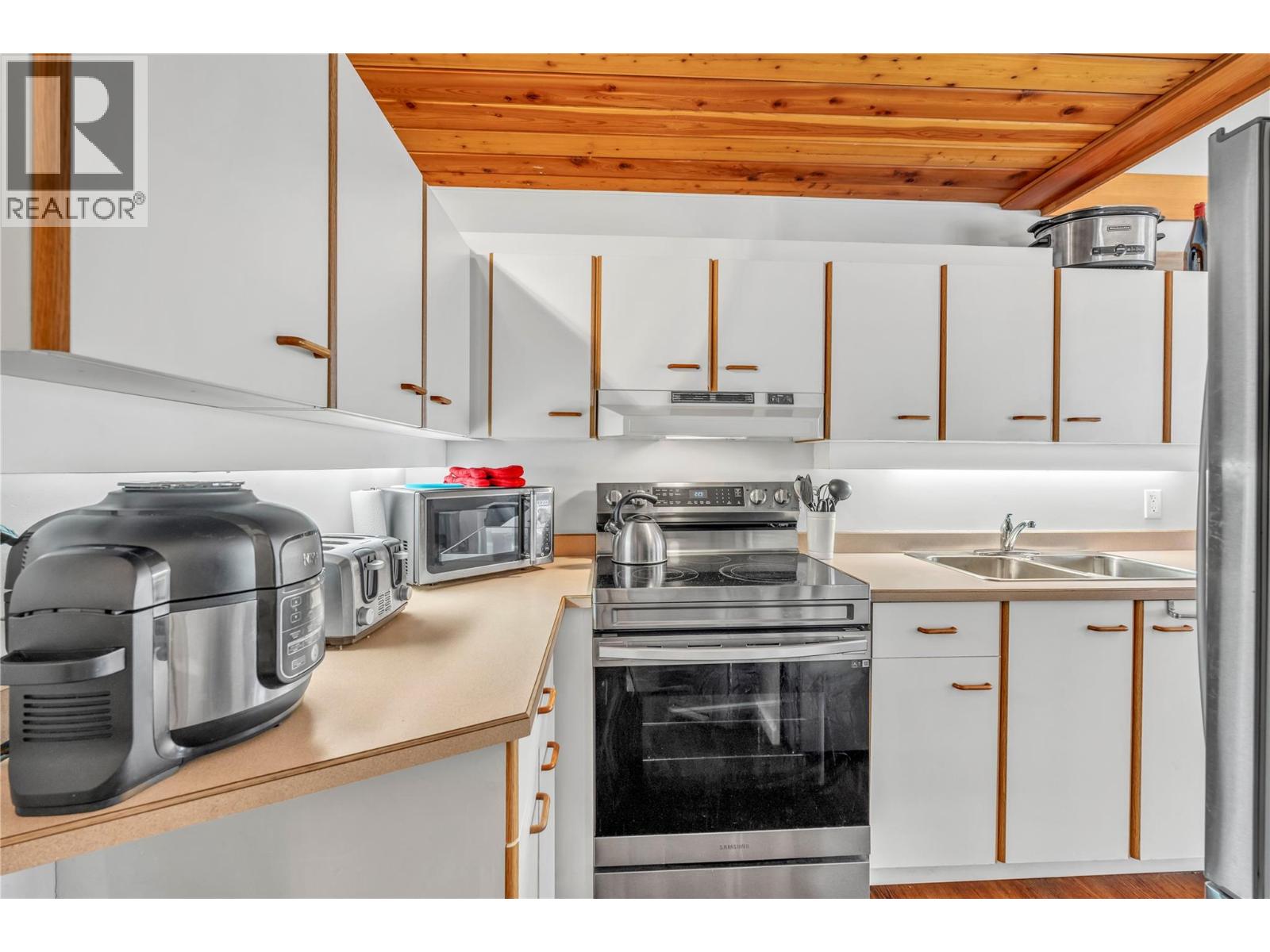 156 Clearview Crescent Unit# 101, Apex Mountain