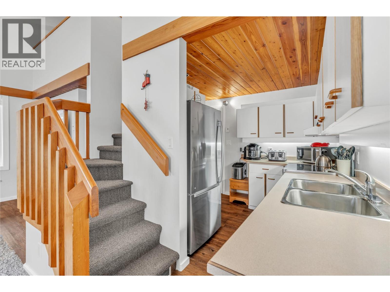 156 Clearview Crescent Unit# 101, Apex Mountain