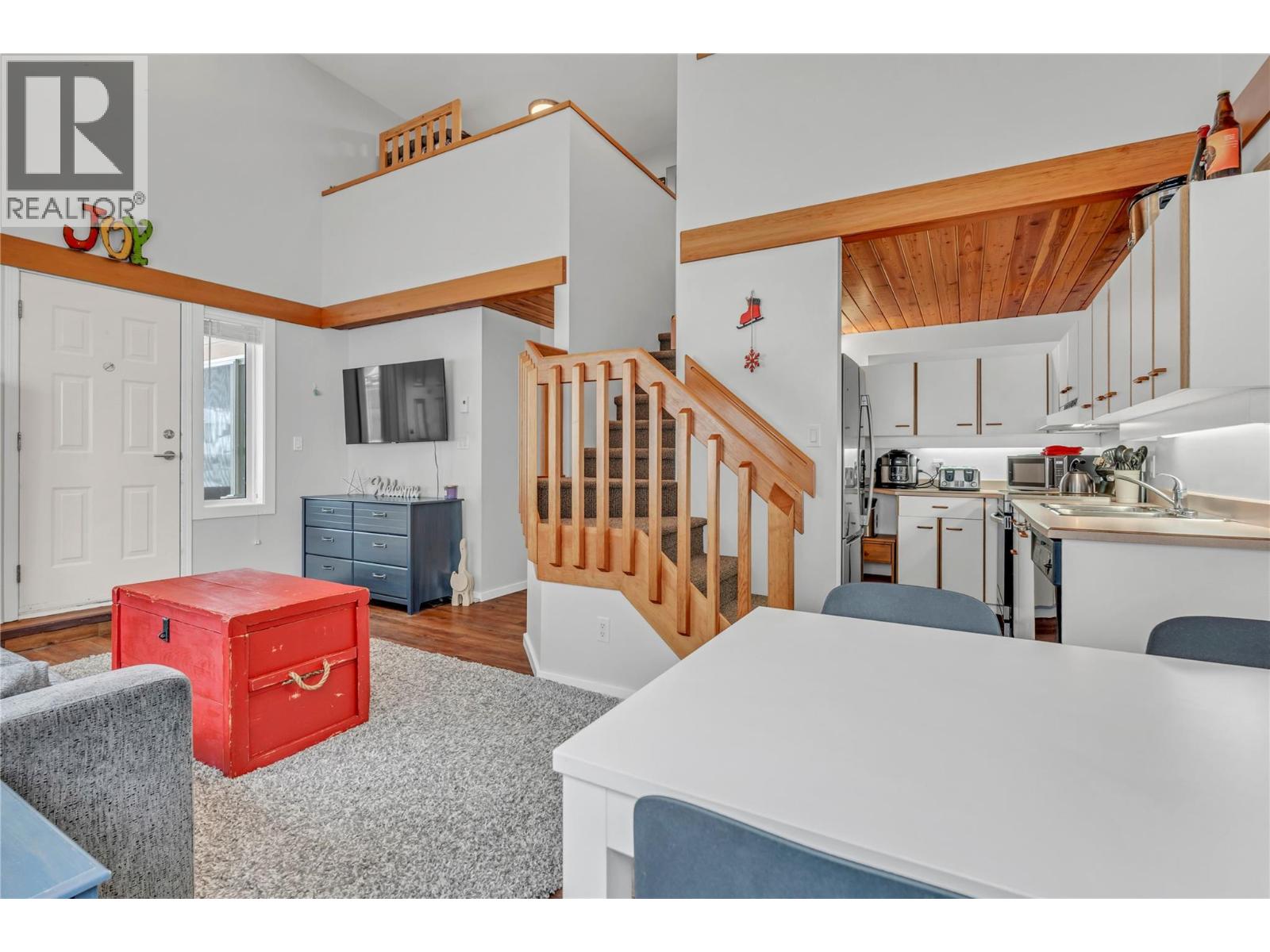 156 Clearview Crescent Unit# 101, Apex Mountain