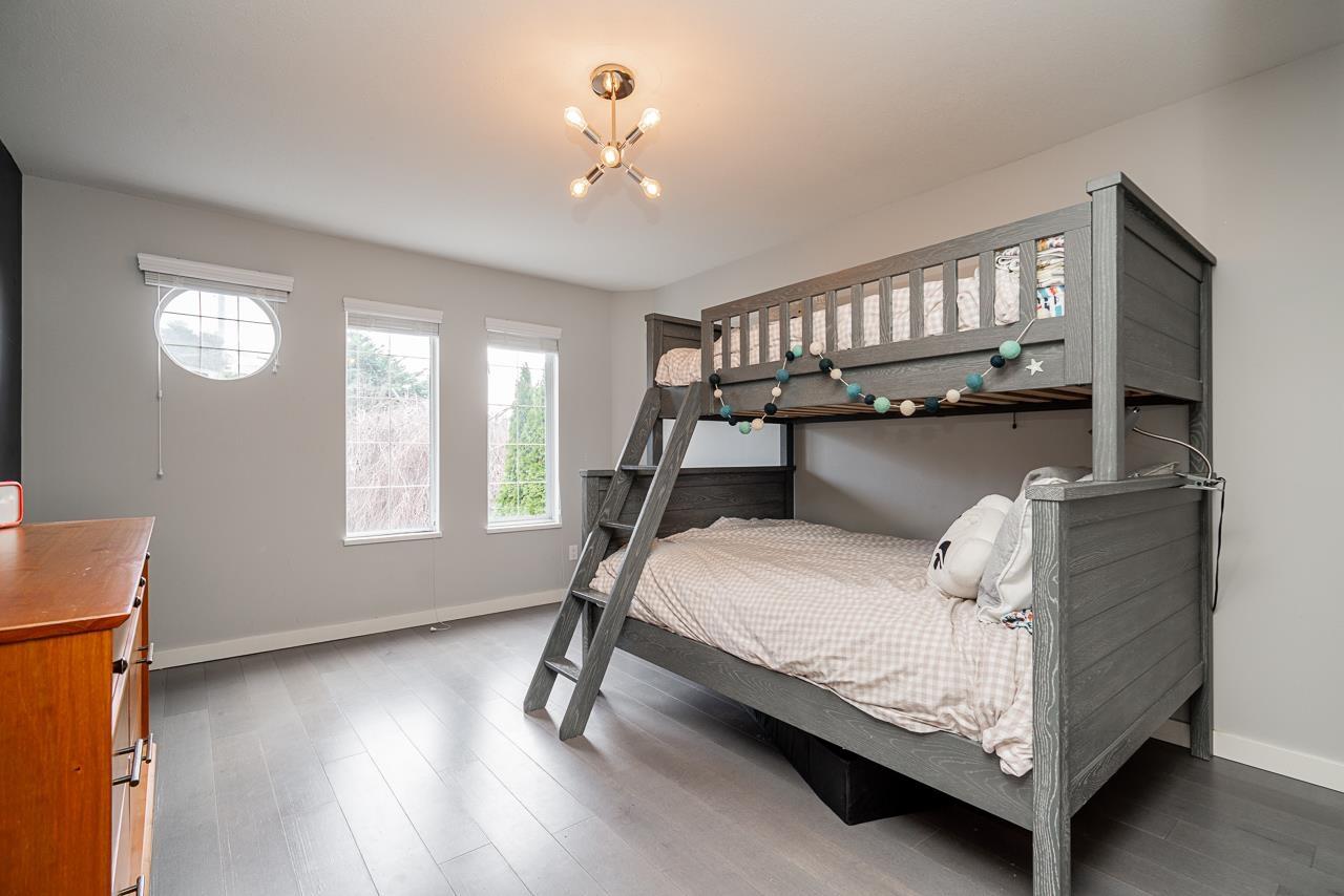 949 KENT STREET, White Rock