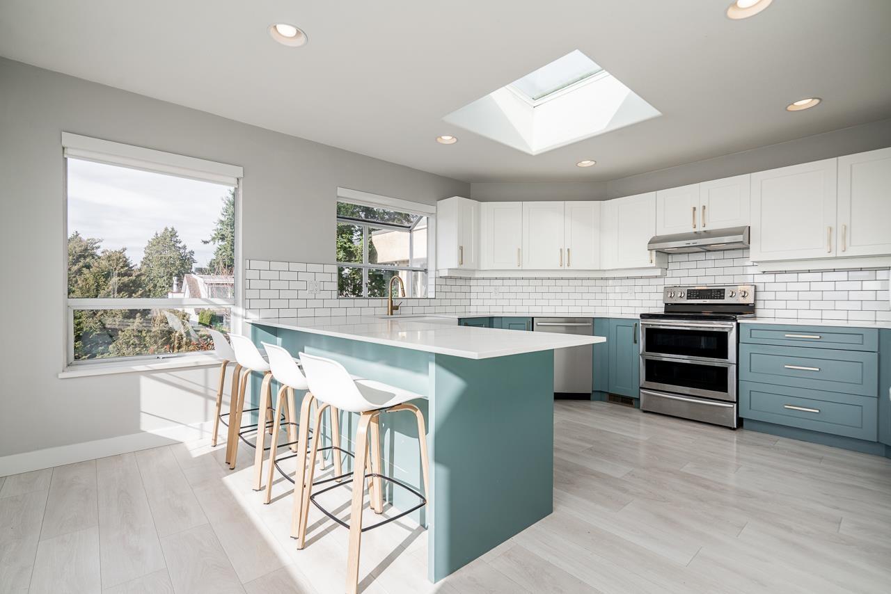 949 KENT STREET, White Rock