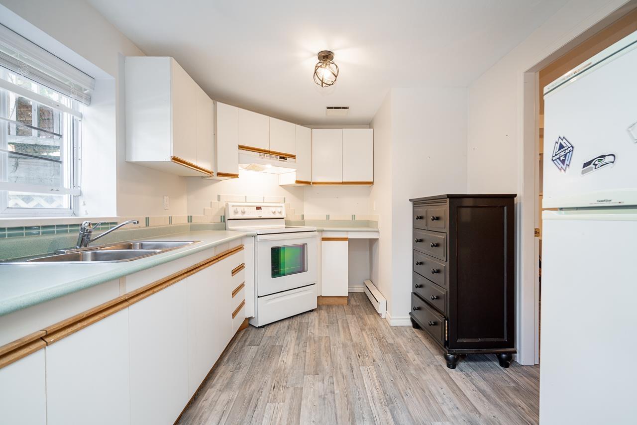 949 KENT STREET, White Rock