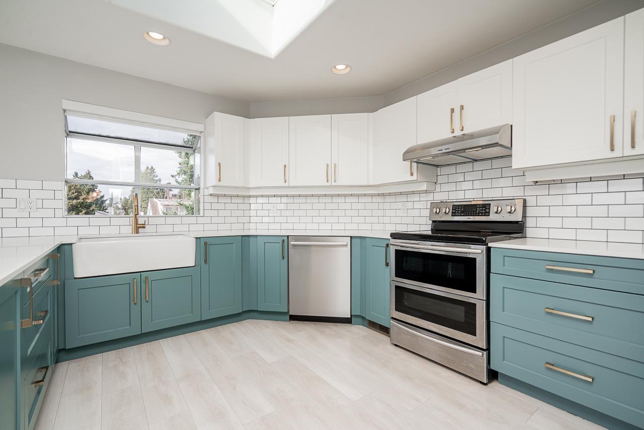 949 KENT STREET, White Rock