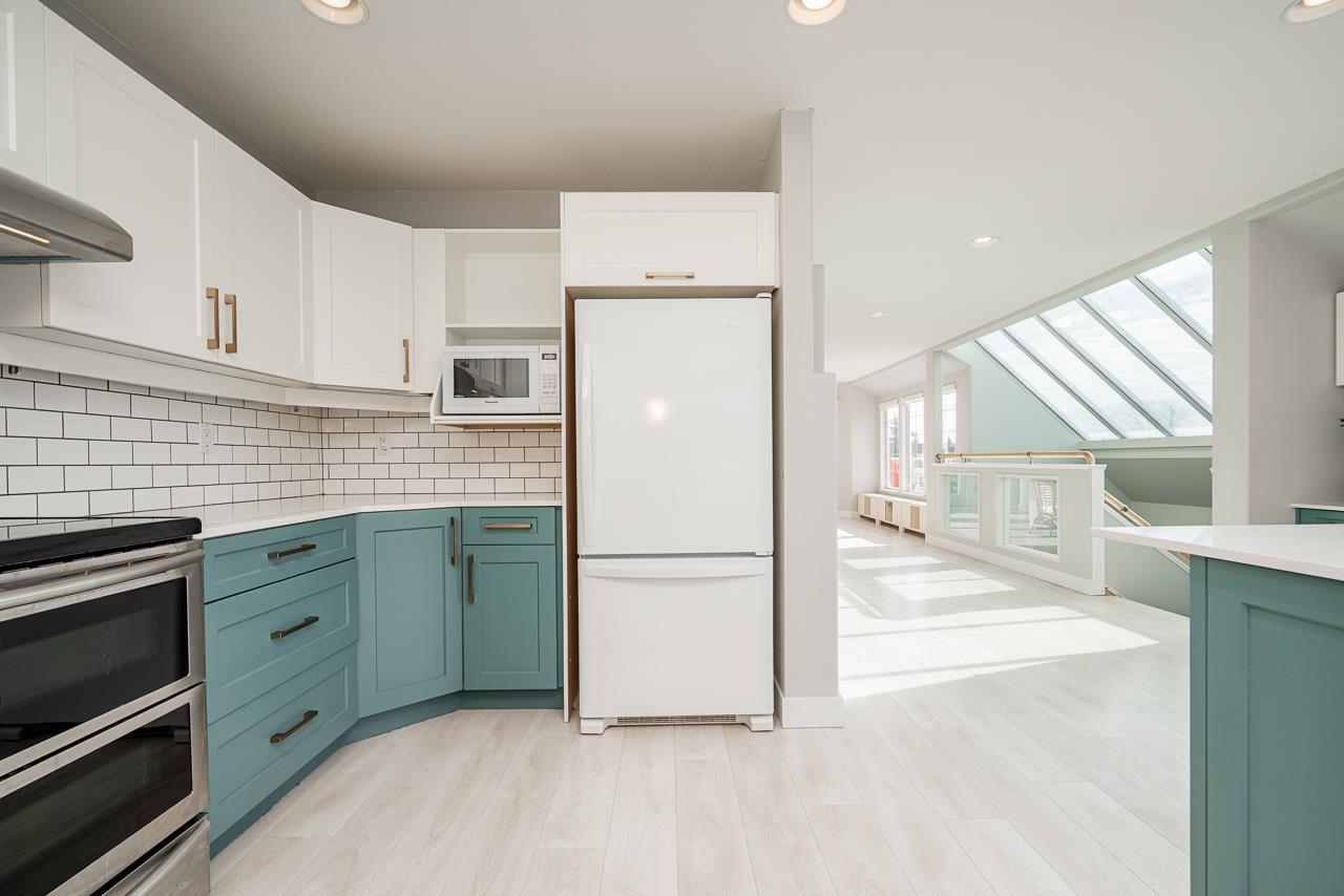 949 KENT STREET, White Rock