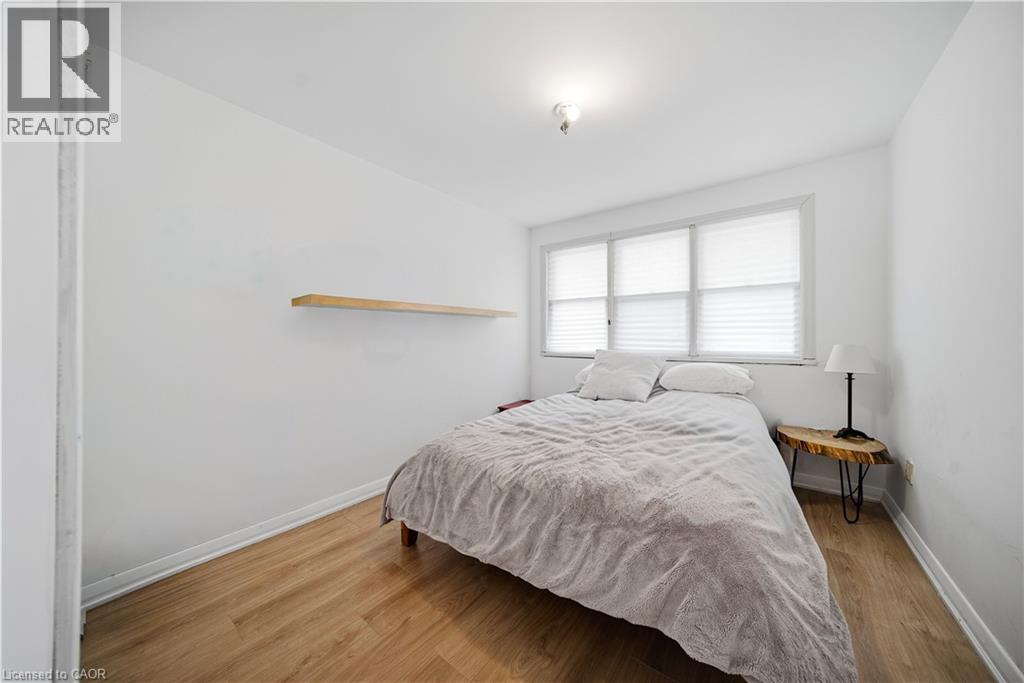 276 LAKESHORE ROAD W - 16