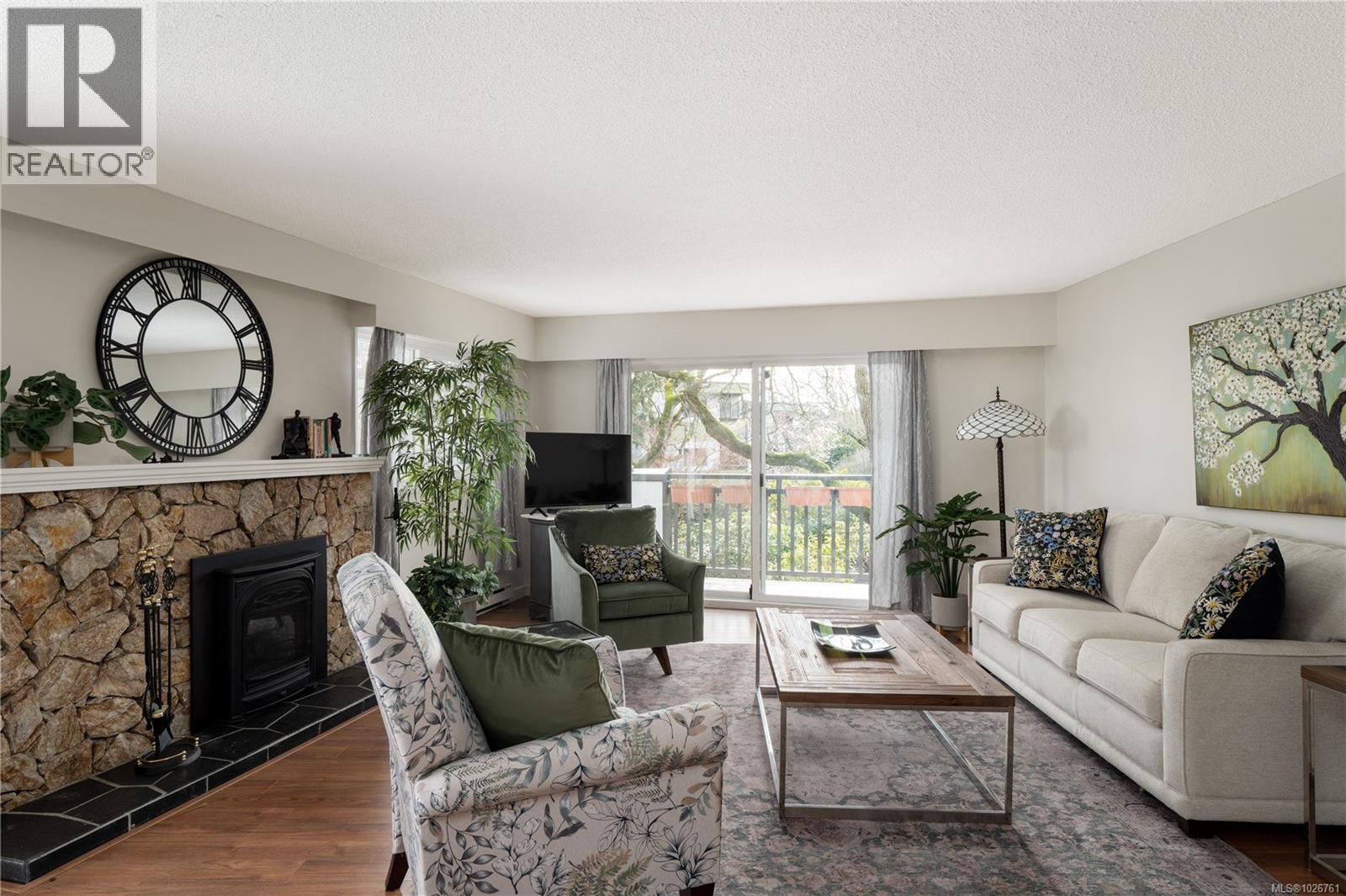 116 3962 Cedar Hill Road, Saanich