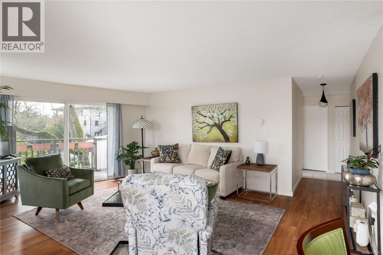 116 3962 Cedar Hill Road, Saanich