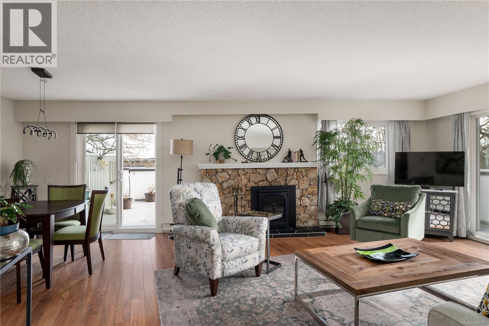 116 3962 Cedar Hill Road, Saanich