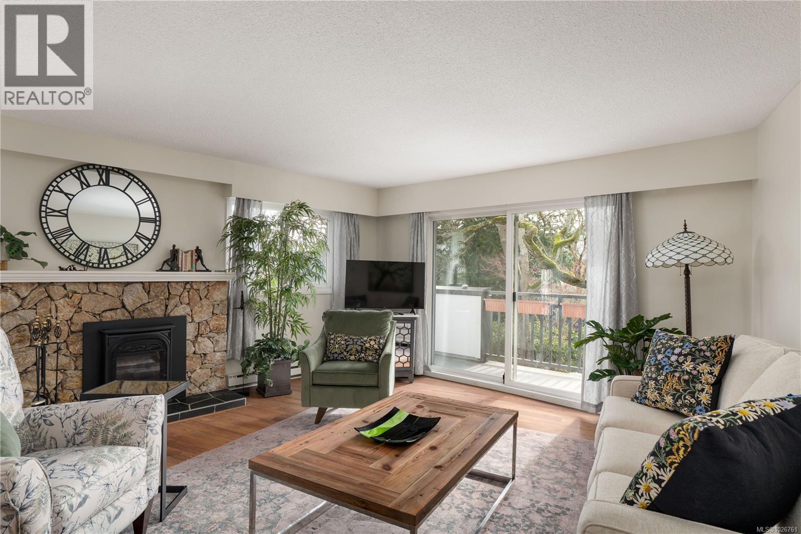 116 3962 Cedar Hill Road, Saanich