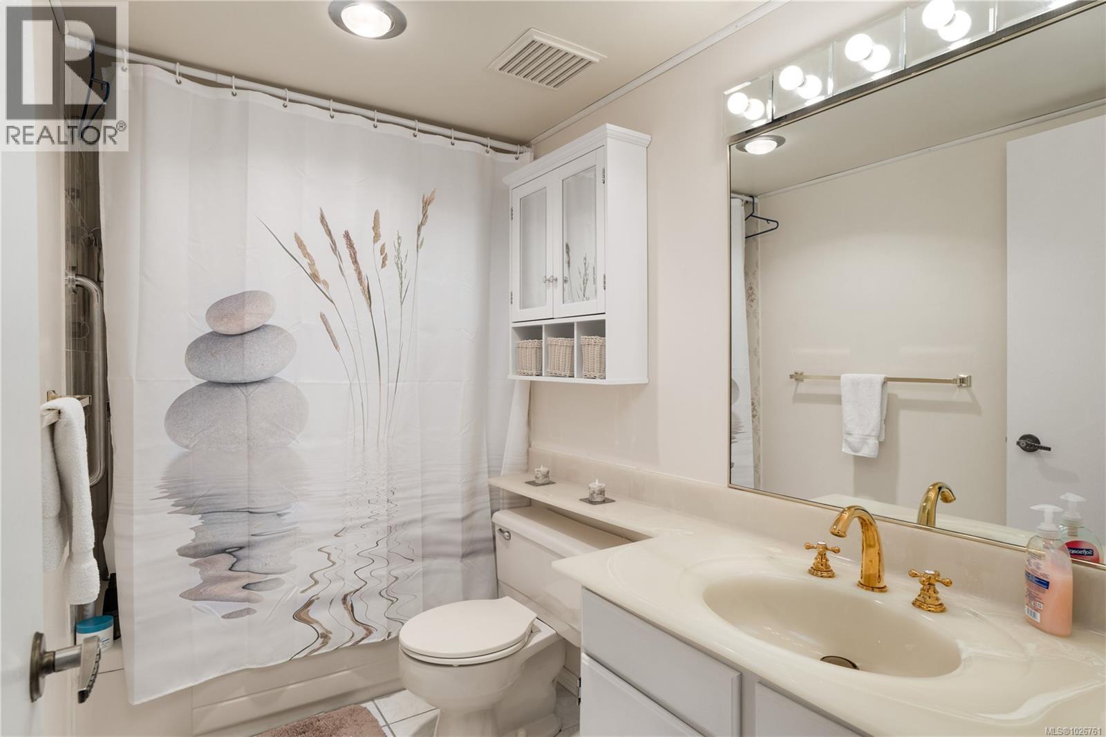 116 3962 Cedar Hill Road, Saanich