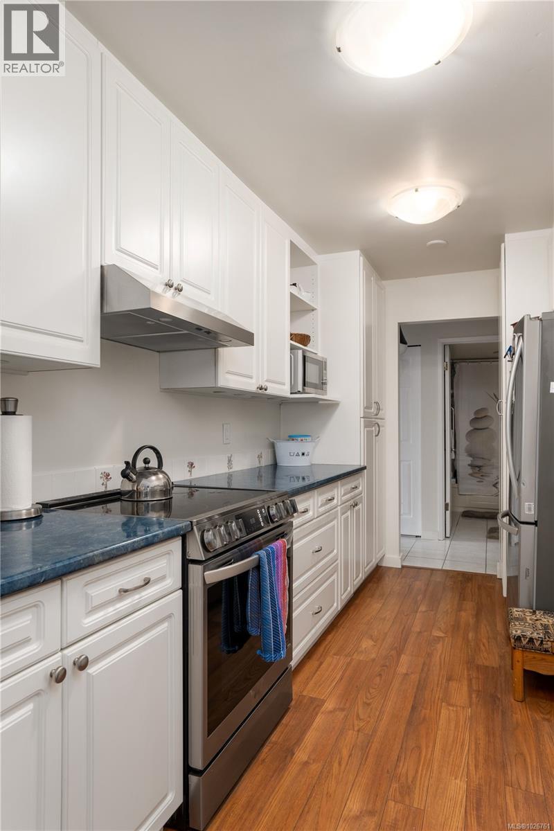 116 3962 Cedar Hill Road, Saanich