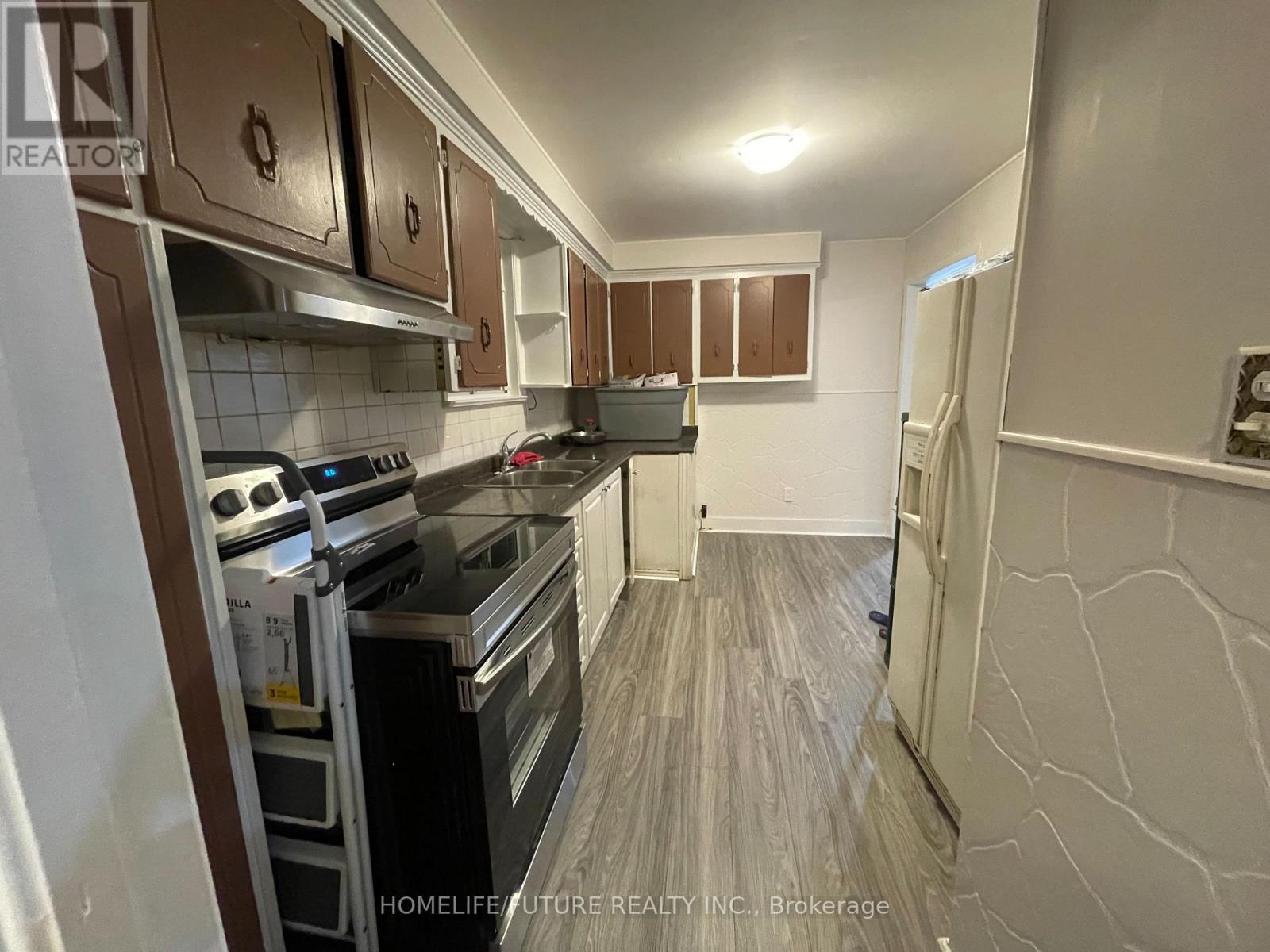 MAIN - 3732 ST CLAIR AVENUE E - Photo 3 of 8, Toronto (Cliffcrest), Ontario