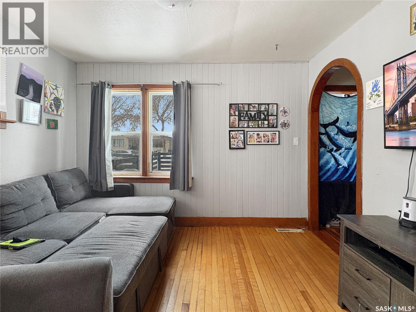 1062 104th STREET - Photo 4 of 14, North Battleford, Saskatchewan