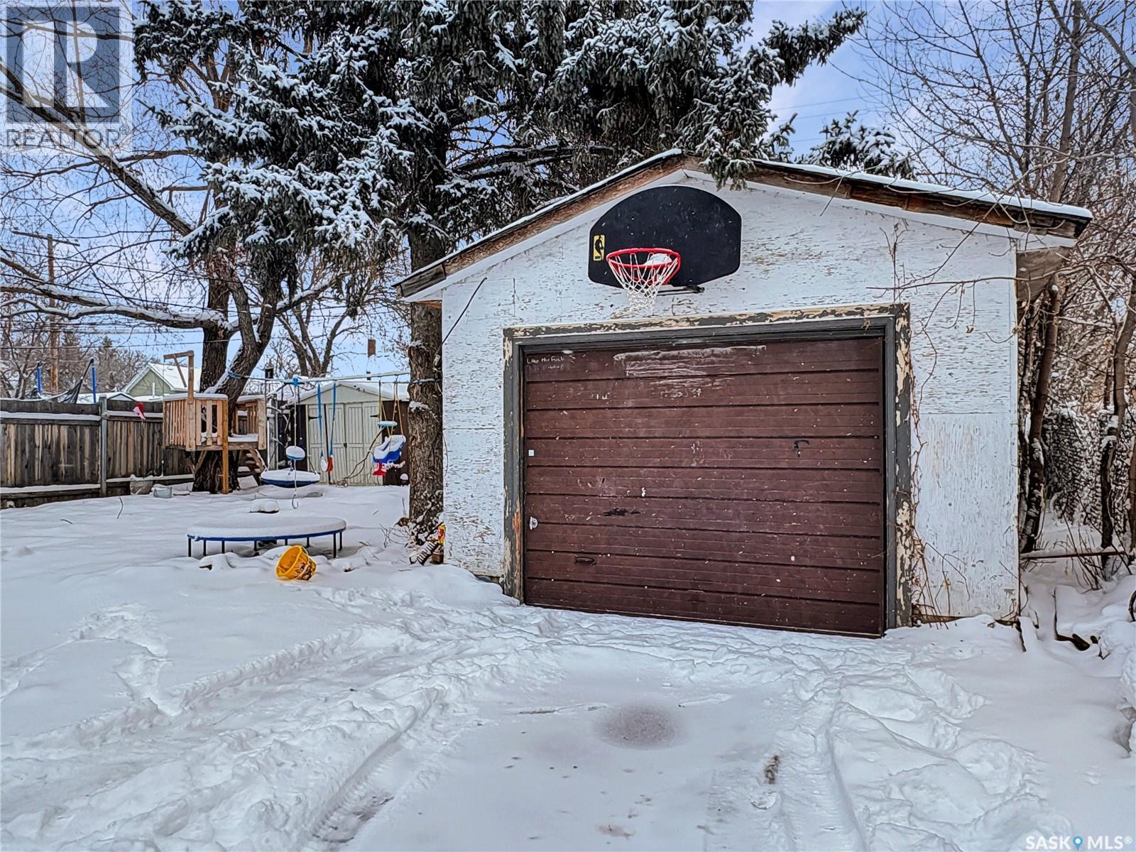 1062 104th STREET - Photo 3 of 14, North Battleford, Saskatchewan