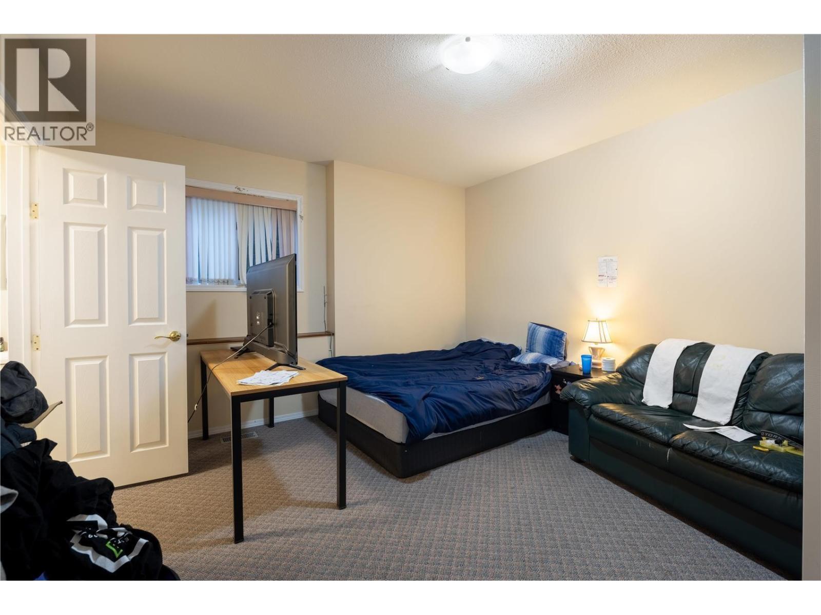  727 Cassiar Crescent, Kelowna