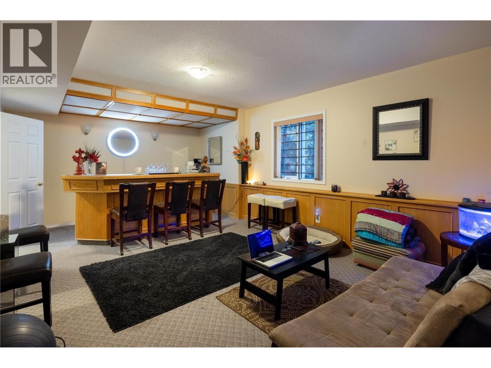  727 Cassiar Crescent, Kelowna