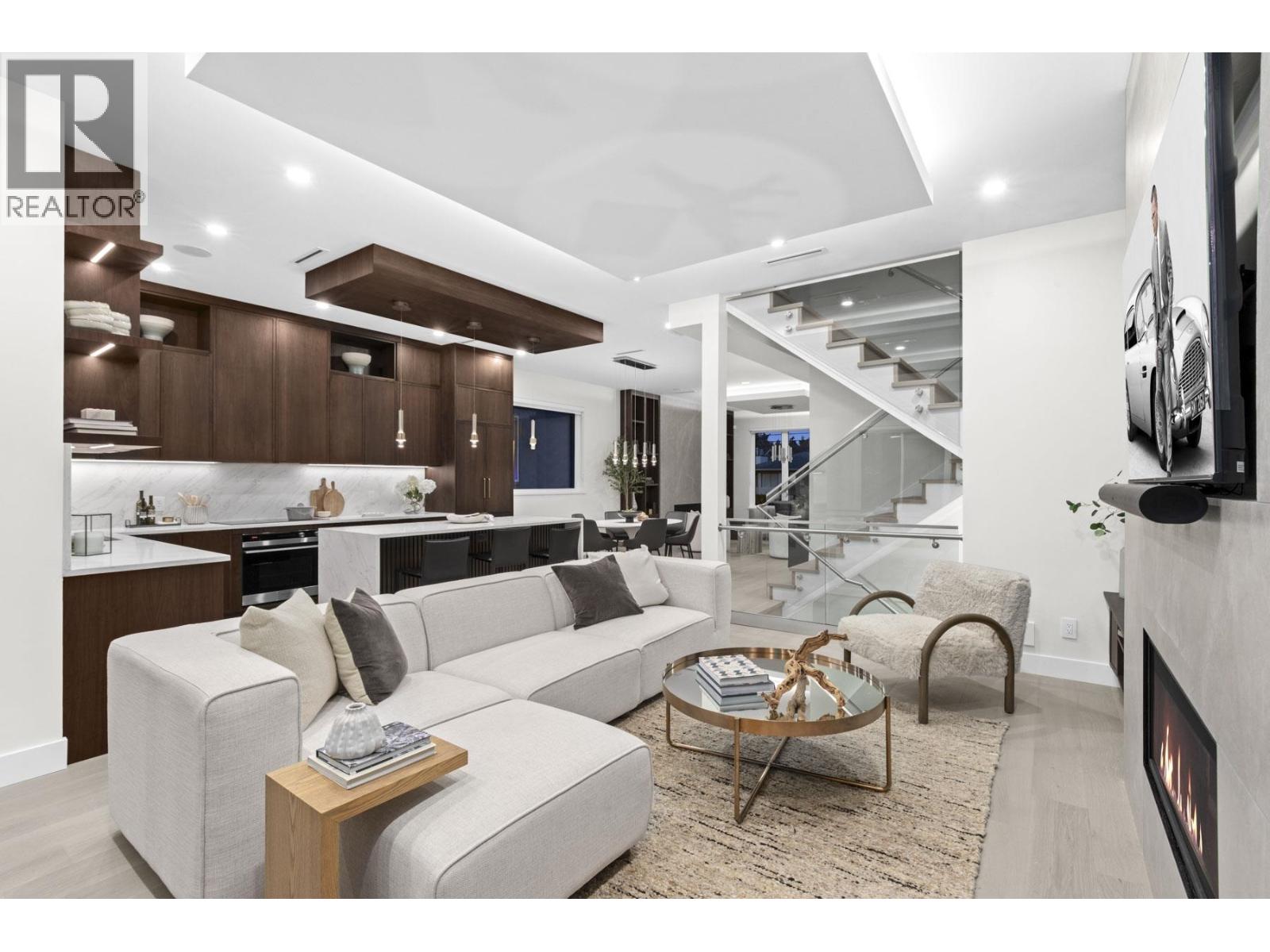 3073 FROMME ROAD, North Vancouver