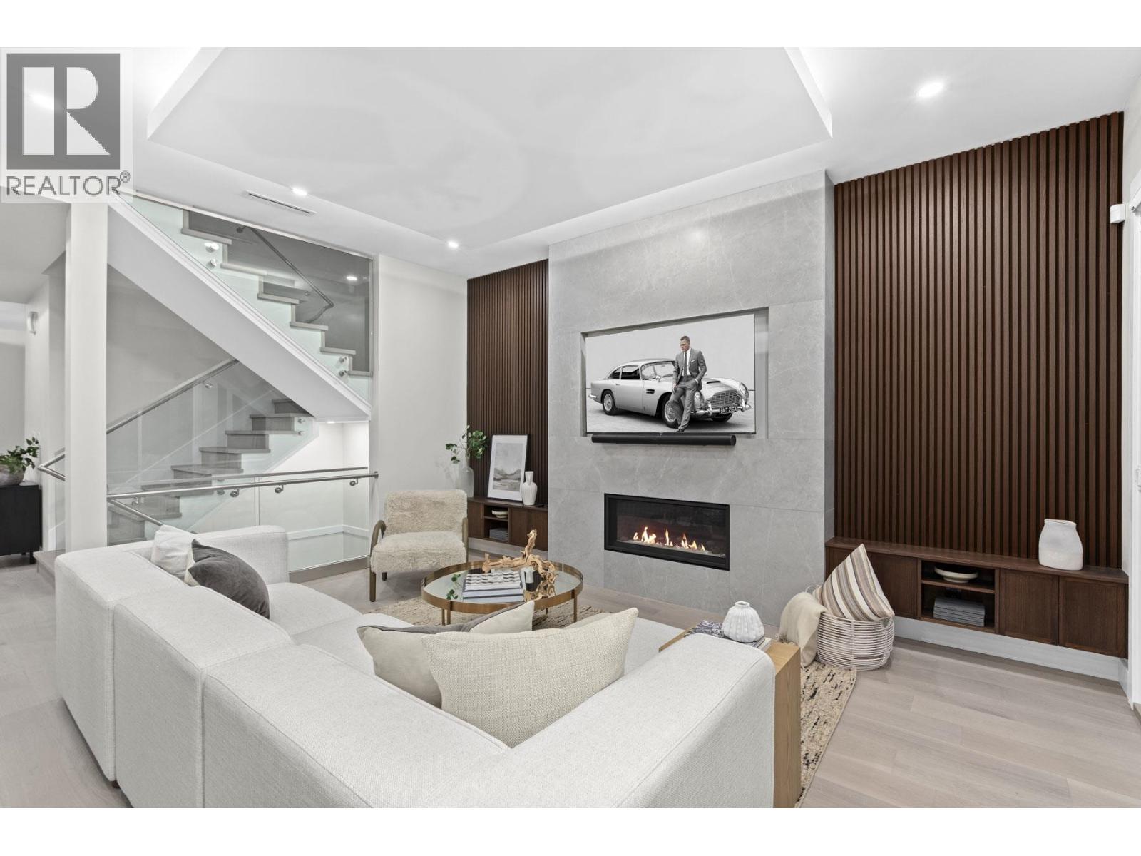 3073 FROMME ROAD, North Vancouver