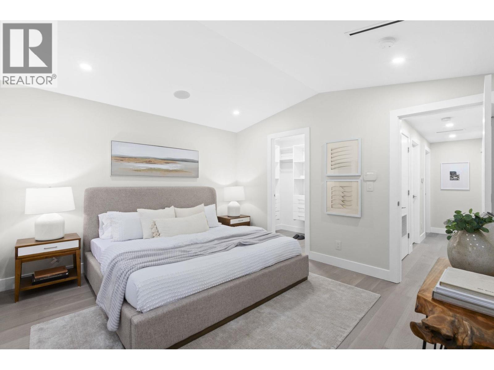 3073 FROMME ROAD, North Vancouver