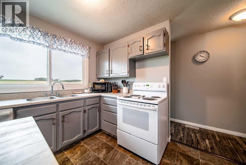 52005 Twp Rd 443 - Photo 2 of 36, Rural Wainwright No. 61, M.D. of, Alberta