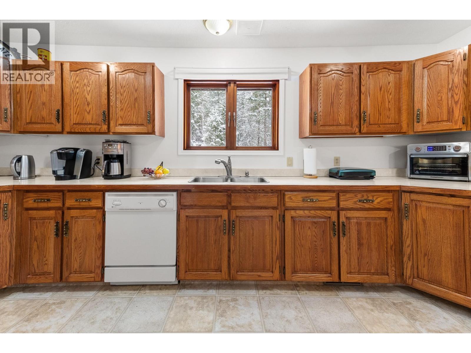 5110 Vance Road, Creston