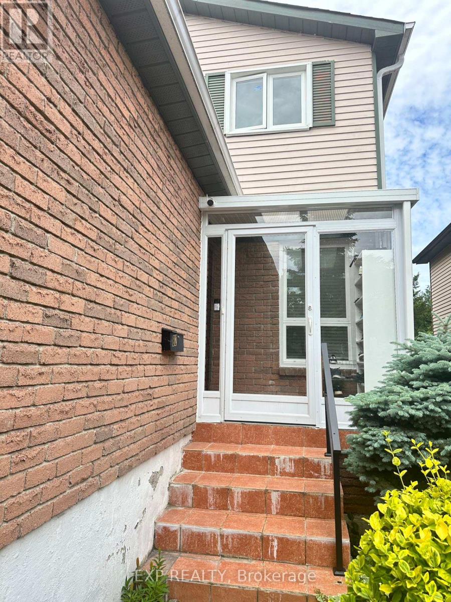 82 MUIRLANDS DRIVE - Photo 2 of 14, Toronto (Milliken), Ontario