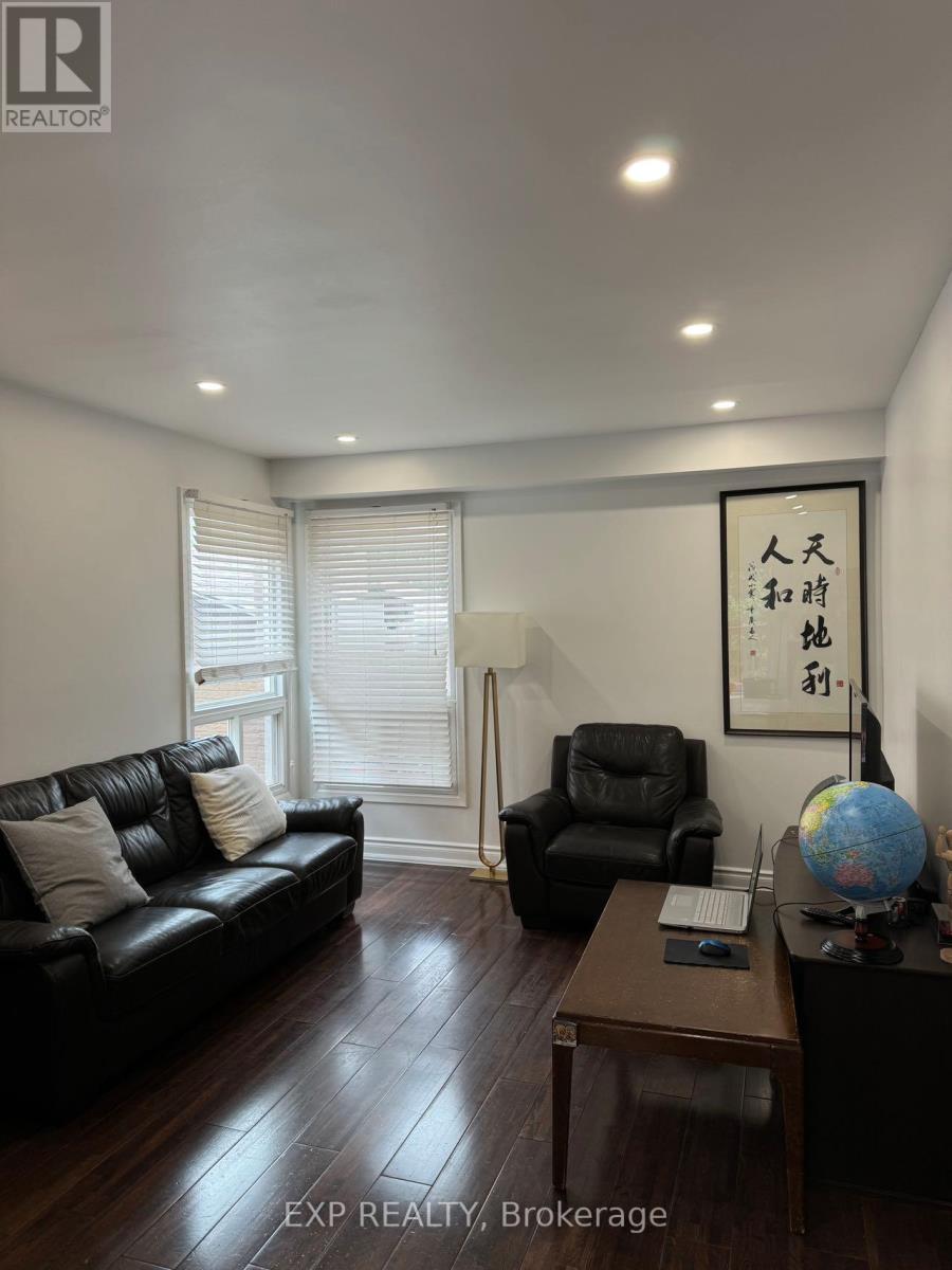 82 MUIRLANDS DRIVE - Photo 3 of 14, Toronto (Milliken), Ontario