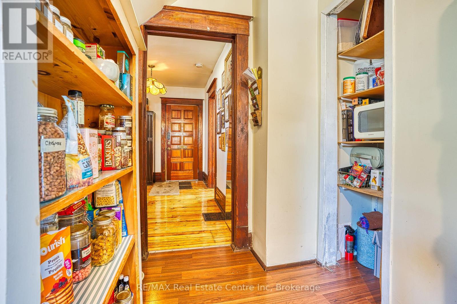 34 WELLINGTON STREET - 15